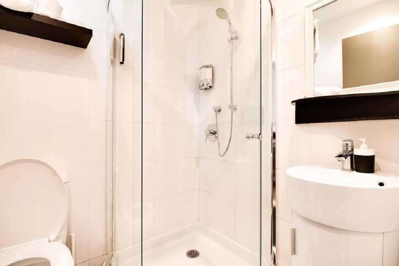 Hotel & Spa Carre Saint-Louis Montreal 3*,